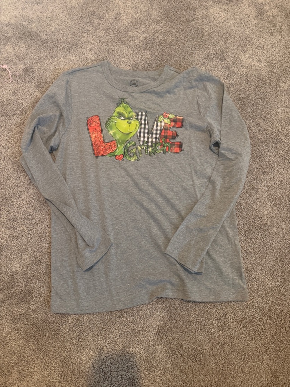 wonder nation Gray Long-Sleeve Tee with Green Grinch 'LOVE' Graphic
